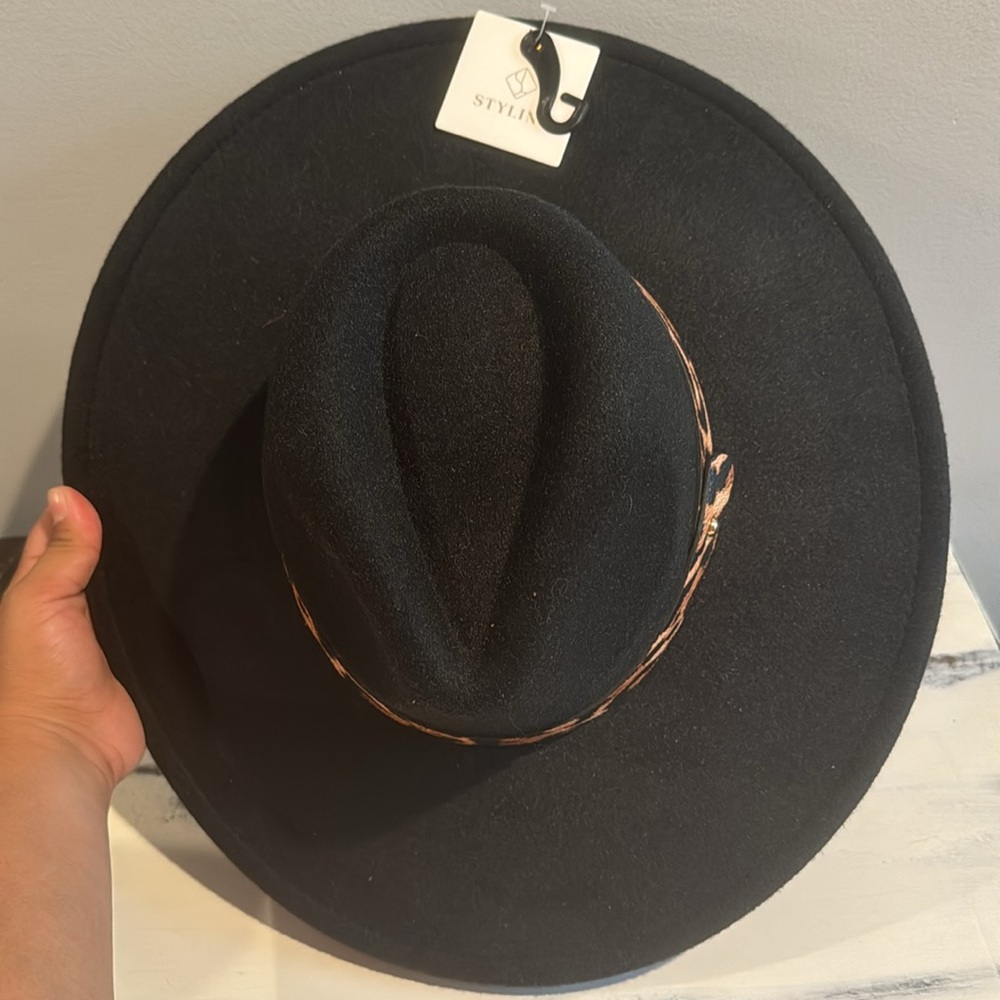 Felt hat with cheetah inspired belt - Picture 5 of 7